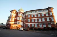 BURLINGTON LUXURY APARTMENT- SLEEPS 6- SUPER FAST WiFi- PRIVATE PARKING SPACE- FLAT SCREEN SMART TV- FREE ONSITE GYM- 1 MIN DRIVE TO BOSCOMBE PIER- GREAT LOCATION! - Chambres d'hôtes Bournemouth