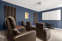 Upstay - Resort Home w Cinema Pool & Lake View - Chambres d'hôtes Kissimmee