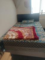 One separate bedroom For Gents Only No Drinks alcohol at all - B&B Huntington