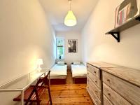 Camera Doppia con Letti Singoli e Bagno in Comune