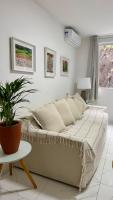 Large and comfortable apartment 3 minutes from Porto da Barra beach, with Wi-Fi 500 MB, close to all stores - Chambres d'hôtes Salvador