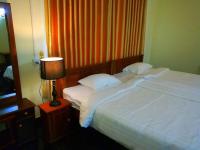 Deluxe Room (2 Adults + 1 Child)