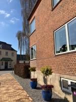 Bright and spacious 3 bedroom with balcony close to the city - B&B Aabenraa