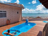 Casa mirante com piscina em Governador Celso Ramos - B&B Governador Celso Ramos