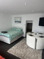 Pembs Studio Apartment - B&B Milford Haven