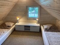 Domek w ogrodzie przy lesie i jeziorze GiNTEROWO - Bed and Breakfast Sapolno