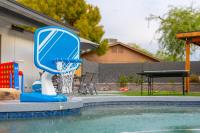 Mesa Resort with Free Heated Pool, Hot Tub, King Bed, and Yard Games - B&B Mesa