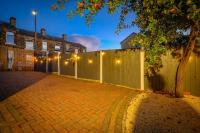 H17B Cosy & Welcoming house & Private parking - B&B Liversedge