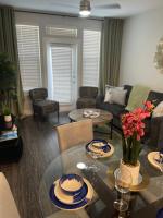 Business deluxe suite 15 min from DFW & Love Field - Chambres d’hôtes Farmers Branch