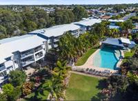 Large Pool Newly Renovated Apartment Walk to Whale watching and beaches - B&B Urangan