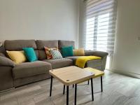 Apartamento nuevo, 2 dormitorios, patio y garaje - Chambres d’hôtes Madrid