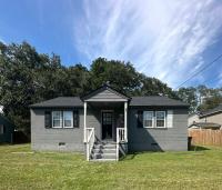 Casa Minimal Cottage Pet Friendly with Fenced Yard - B&B Raeford