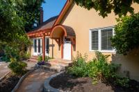 Elegant Spanish Villa with Ocean & Mountain Views - Ferienwohnung Vancouver