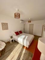 Gîte "La petite pompe" avec piscine et spa - Chambres d’hôtes Prissac