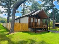 Coco Chateau ViP Cabin Lake Guntersville Pet Friendly Fully Fenced Boat Parking Private - B&B Guntersville
