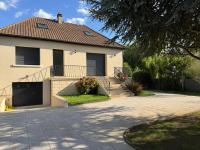 Au Grand Cèdre - garden and billiard with family - B&B Tacoignières