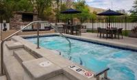 Bright 2BR SLC Apt Hot Tub Parking - Chambres d’hôtes Salt Lake City