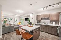 Bright 2BR SLC Apt Hot Tub Parking - Chambres d’hôtes Salt Lake City