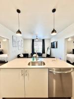 New Downtown Luxury APT ' 2 King Beds, Free Parking, Fast Wi-Fi & Gym Access! - Chambres d’hôtes Oklahoma City