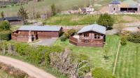 Tawny Lodge with Hot Tub - Chambres d’hôtes Cupar