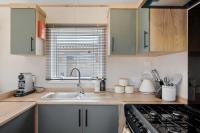 Beachy Lodge with Deck & Parking nr Ilfracombe - B&B West Down