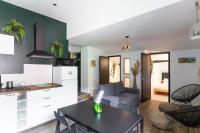 Appartamento con 2 Camere da Letto e Vista Giardino 