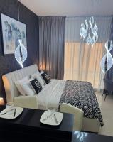 Big studio, Dubai SportCity, parking included - B&B Dubai