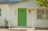 Green Oasis - Heated Pool, Mini-Golf, Ping Pong, 13 min Beach - Chambres d’hôtes Seminole