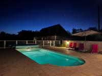Gite de Born avec piscine privée au coeur de la campagne - Chambres d’hôtes Born-de-Champs