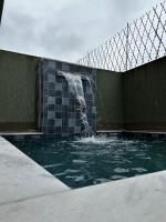 Apartamento em Condomínio Beverly Hills Praia de Vista Linda - Bertioga com Estacionamento e Piscina - B&B Bertioga