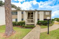 Serene Lakeside Beauty - B&B Montgomery