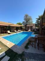 Pet Friendly Pool Suites - Ferienwohnung Ayvalık