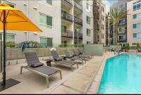 LA Relaxing 1BR on Wilshire Blvd Walk to LACMA - Free Parking & Pool &Gym - B&B Los Angeles
