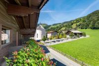 One-Bedroom Apartment with Shower