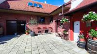 Penzion Vinařský dvorek - Bed and Breakfast Velké Němčice