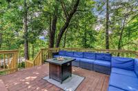 Cozy Serenity - Outdoor Hot Tub, Firepit, Games, + Close to Downtown Gatlinburg - Chambres d'hôtes Gatlinburg
