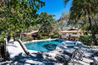 Newly Remodeled Villa Across from the beach - B&B Tamarindo