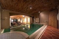 Party ClubHouse with Bar, Panoramic Pool & Sauna - B&B Praga