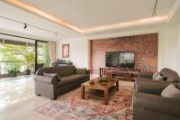 Apartment with Lake View