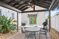 Prime Tampa Hyde Park 4 Bedroom House - Located Near Hyde Park Village, SoHo and Local Beach - Spacious and Comfortable Stay in Perfect Location - Great for Families and Groups Visiting Tampa Near Airport! - B&B Tampa