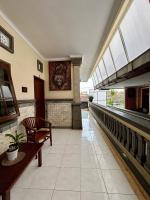 Will and Ray's at Lori Beach Inn - Bed and Breakfast Seminyak