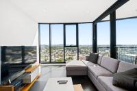 Flatiron - Skyline Executive Apt w Mountain Views - Bed and Breakfast Brisbane
