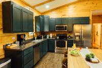Luxe Lodge Escape - Hot Tub-Outdoor Movies-Game Room-Fire Pit - Chambres d'hôtes Dahlonega