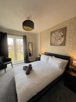 SandyCroft- Secure gated Parking & Close To Airport - Chambres d’hôtes Wythenshawe