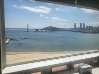 Zimmer mit Queensize-Bett und Meerblick