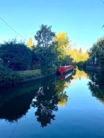2 bedroom narrowboat, max 4 guests - B&B Hanwell