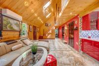 Stunning! Pocono Escape! HotTub Sauna Pool Ski Pet-Friendly Firepit Game Room Fireplace BBQ Lakes Tennis Fishing - B&B Long Pond