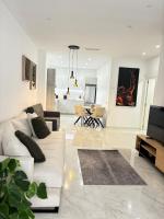 Modern and exclusive Apartment 50m from Sea Torrevieja Center - B&B Torrevieja