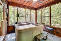 North Georgia Cabin w/ Hot Tub & Community Perks! - Bed and Breakfast Jasper