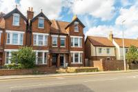 Spacious 7 Bedroom Home with Parking, Perfect for Contractors & Families - B&B Canterbury